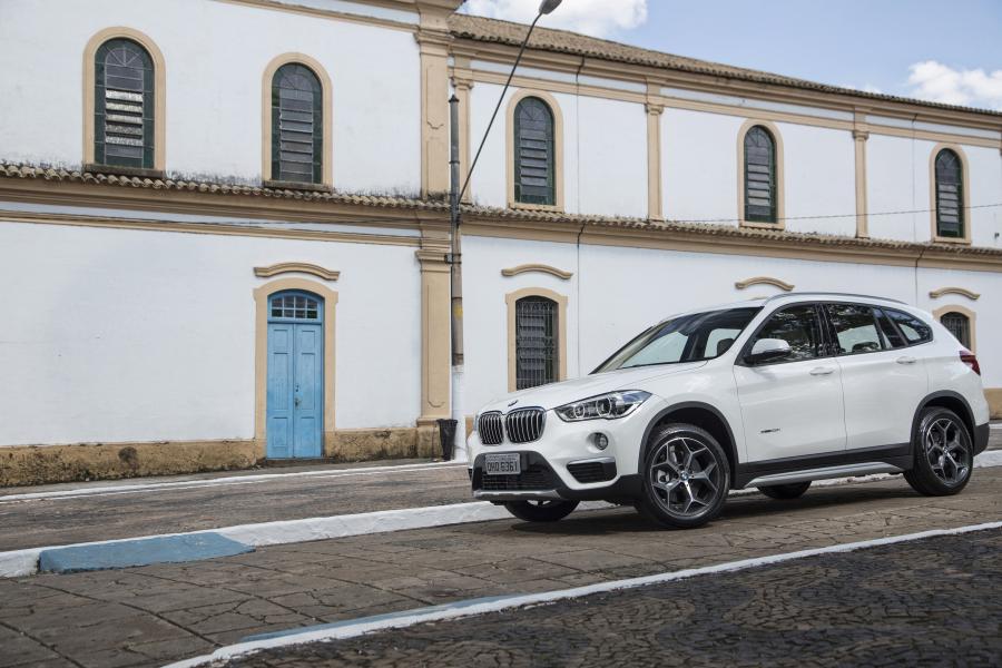  BMW X1 sDrive20i xLine 2016 года  (LA) (фото 12 из 18)